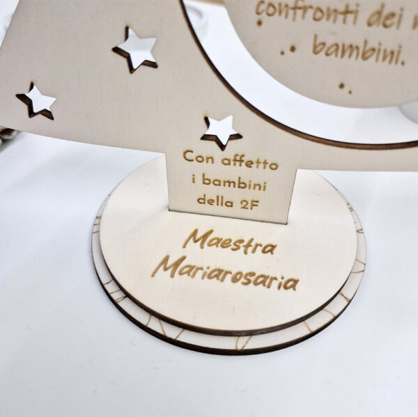Albero di Natale con pallina regalo maestre - immagine 3
