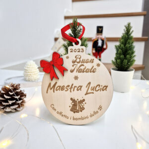 Pallina di Natale con fiocco regalo maestre