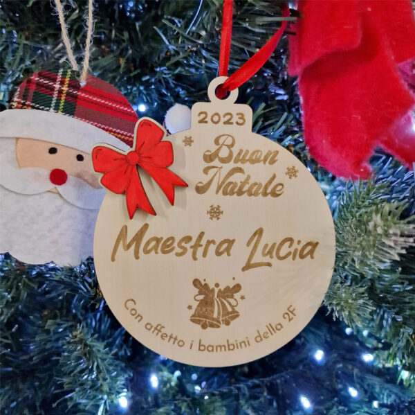 Pallina di Natale con fiocco regalo maestre - immagine 3