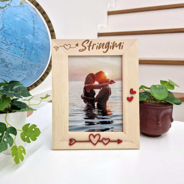 Cornice legno "Stringimi" con "freccia"